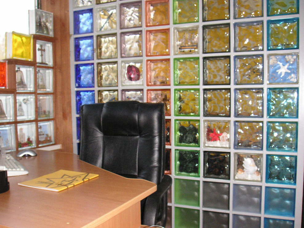 Перегородка из стеклянных блоков