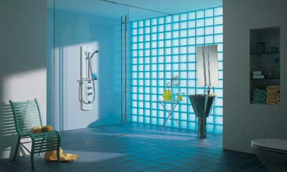 Стеклянные блоки в ванной