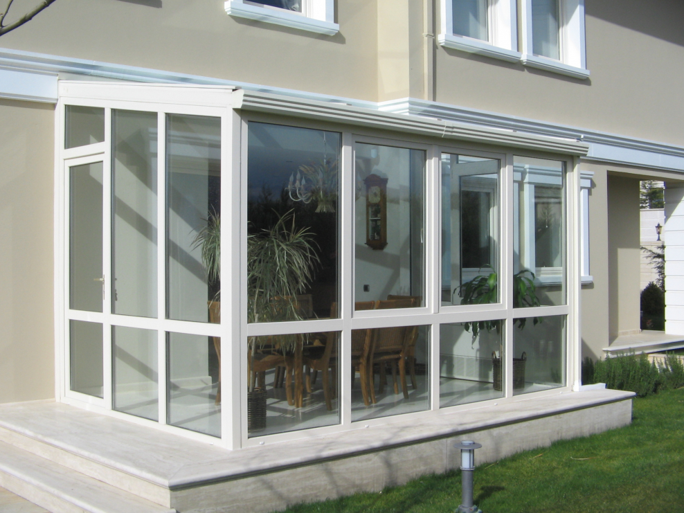 Остекление веранды Рехау