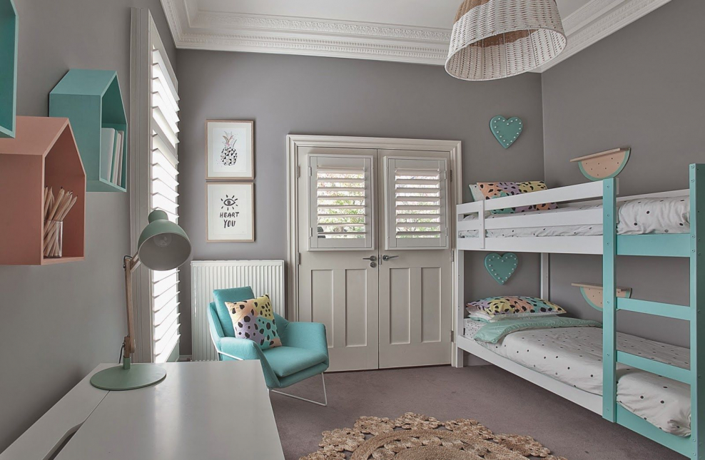 Детская с серыми стенами