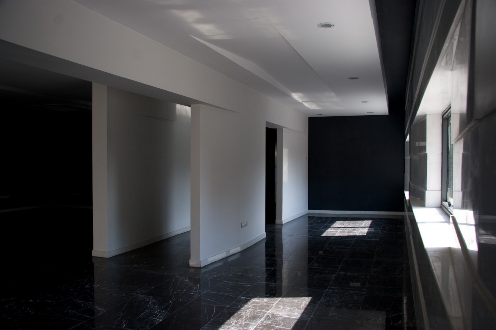 Глянцевый пол и потолок