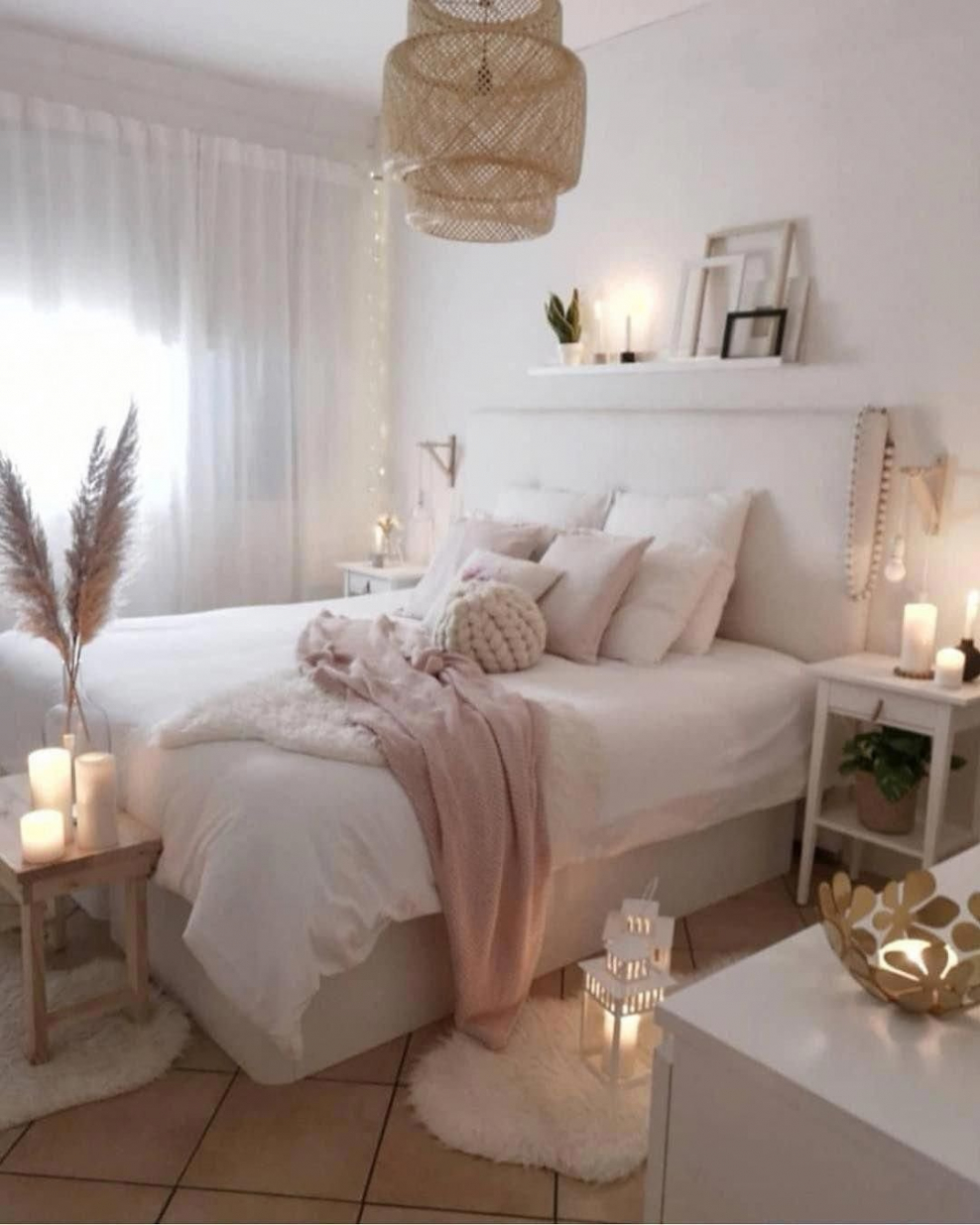 Спальня в кремовых тонах