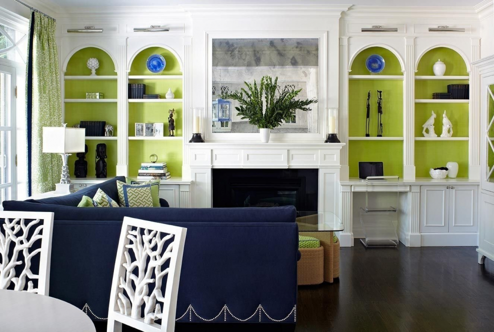 Светлый интерьер с яркими акцентами