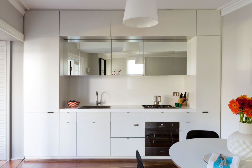 Встроенная кухня до потолка