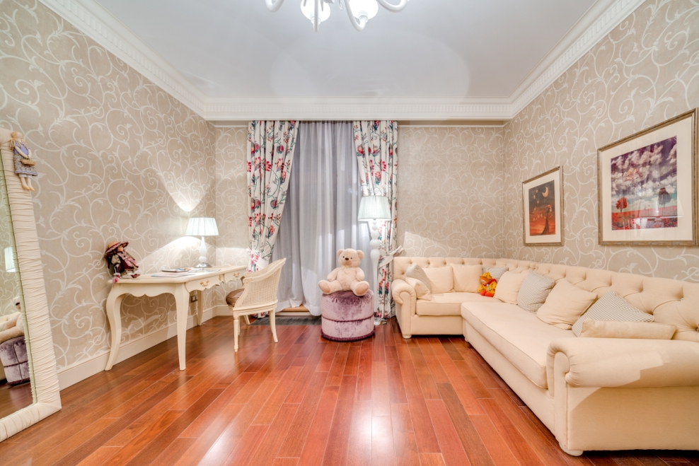 Обои для зала персиковых тонов