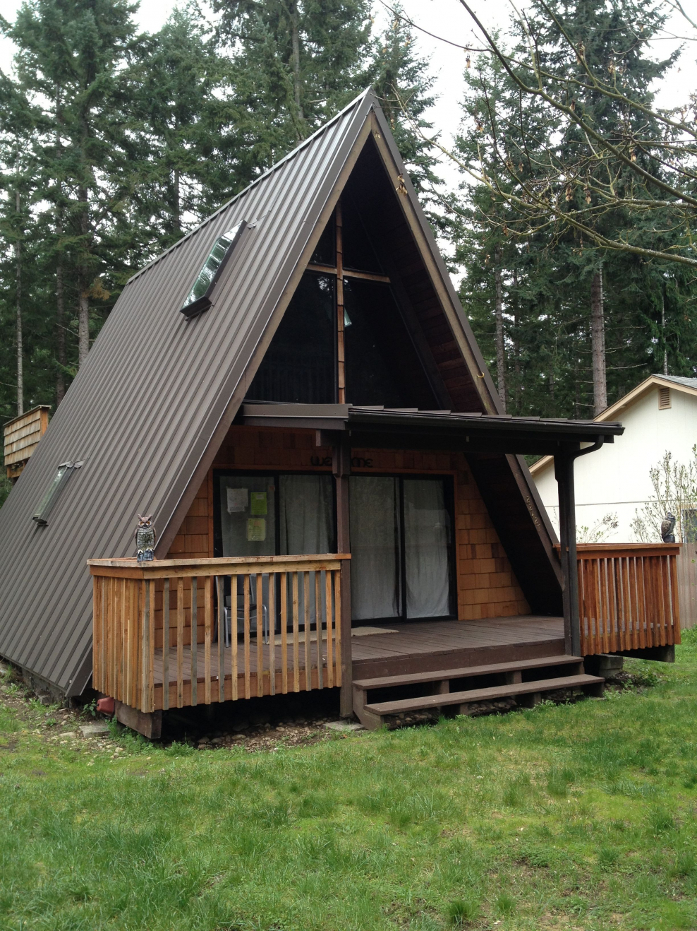 Треугольный домик для дачи