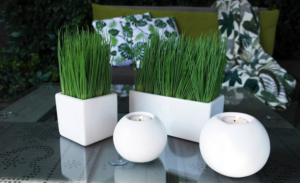 Искусственная зелень в горшках