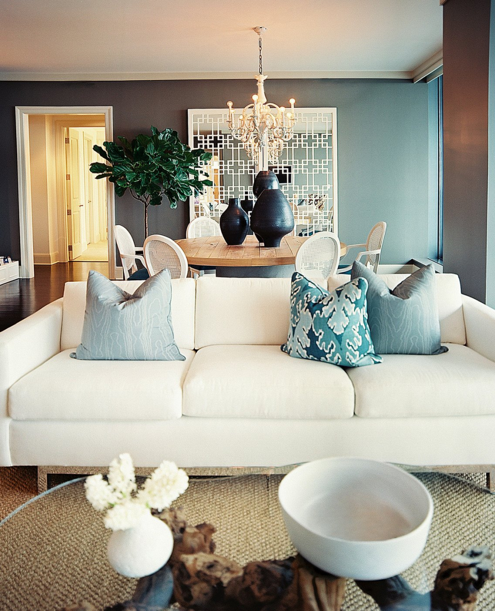 Белый диван в интерьере