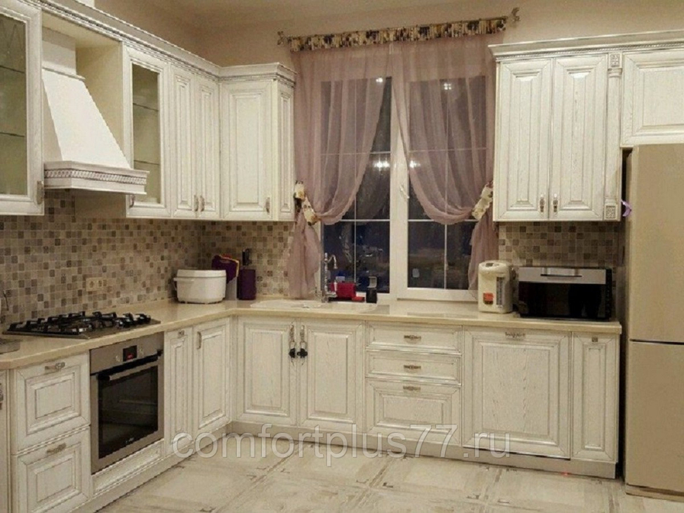 Кухонный гарнитур классика светлая