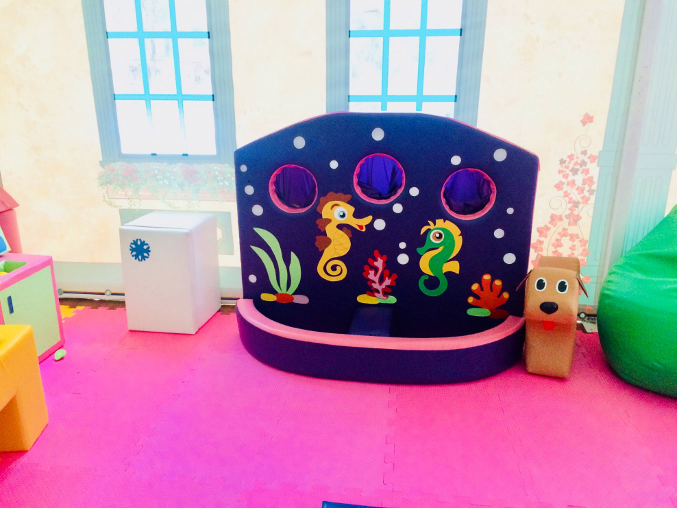 Игровую комнату хорошую Зайка