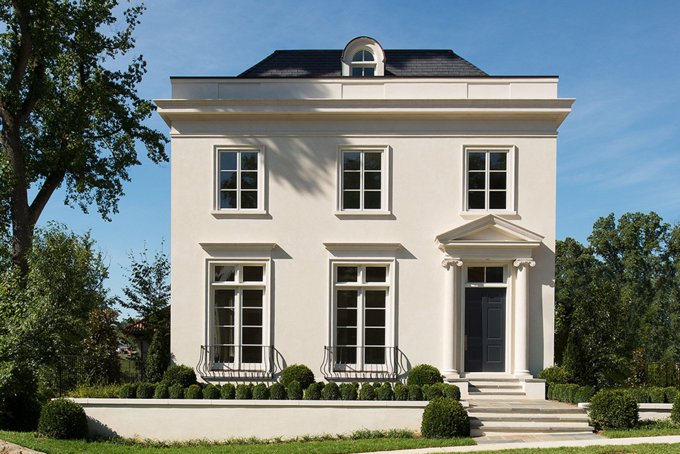 Фасад в неоклассическом стиле