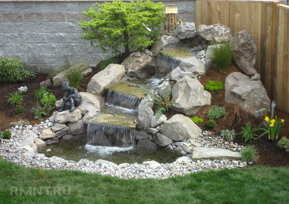 Дельфиниумы ландшафт Альпийская горка