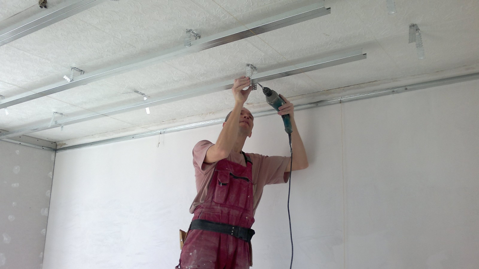 Потолок гипсокартон ровный
