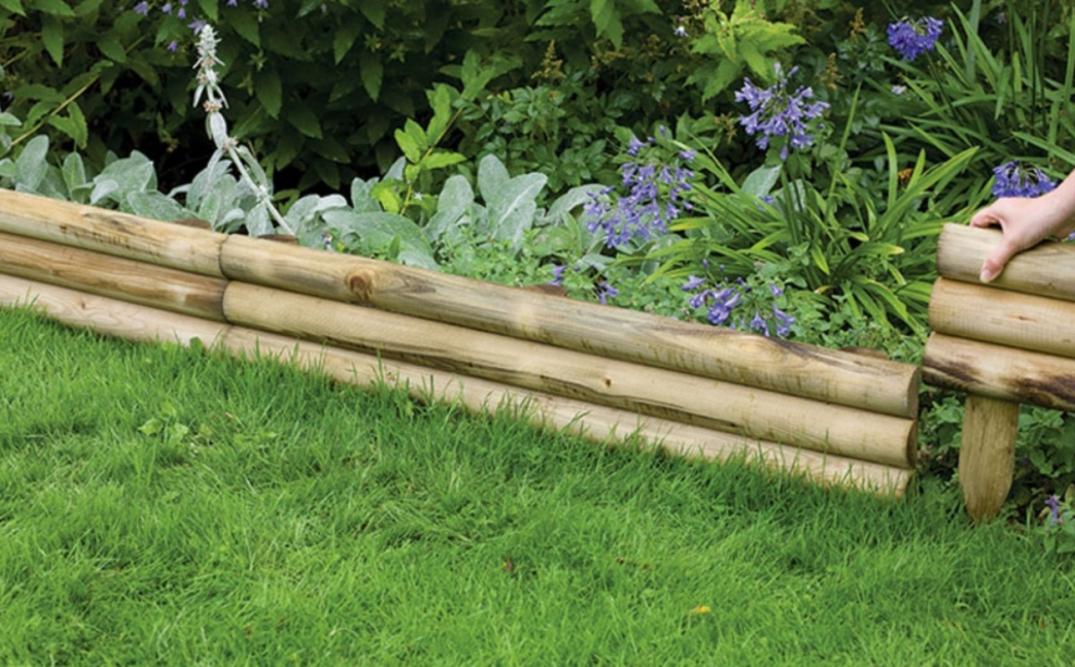Деревянный бордюр для клумбы