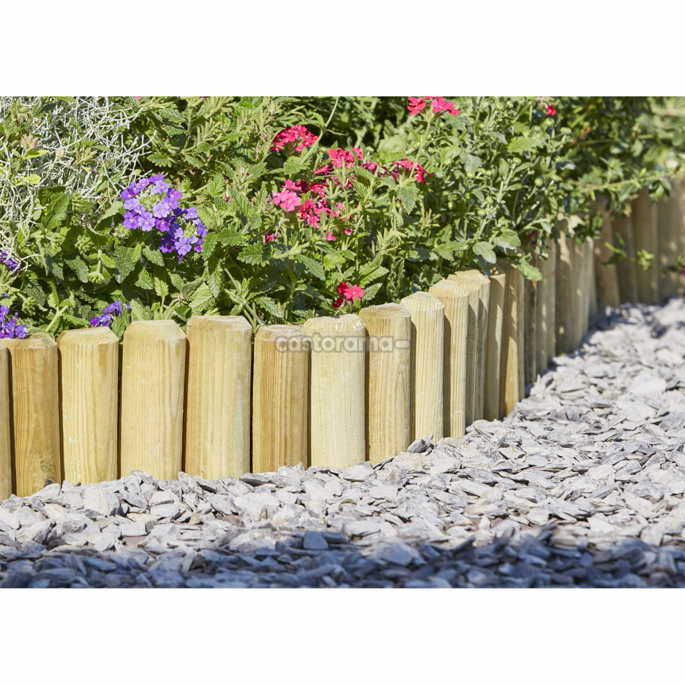 Ограда для клумбы из дерева