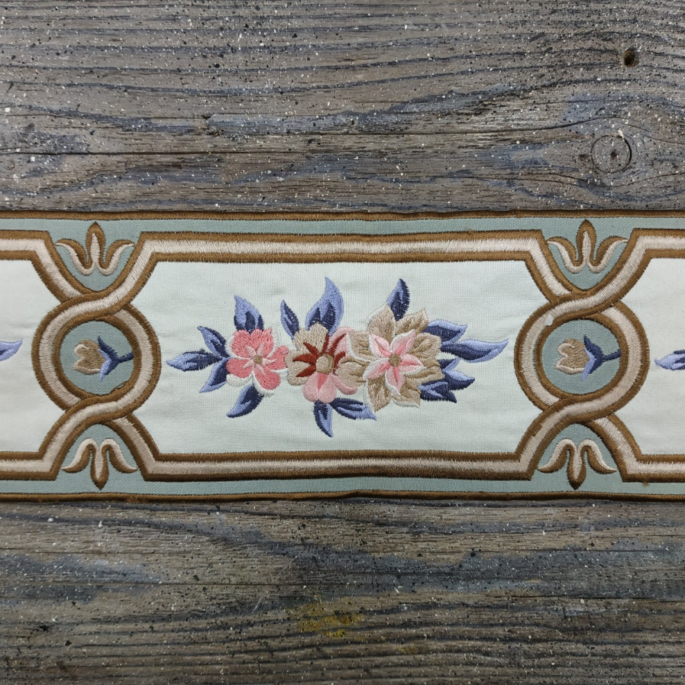 Декоративные вышитые бордюры