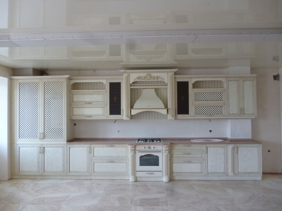 Кухня белая классика с золотой патиной фабрика Бор