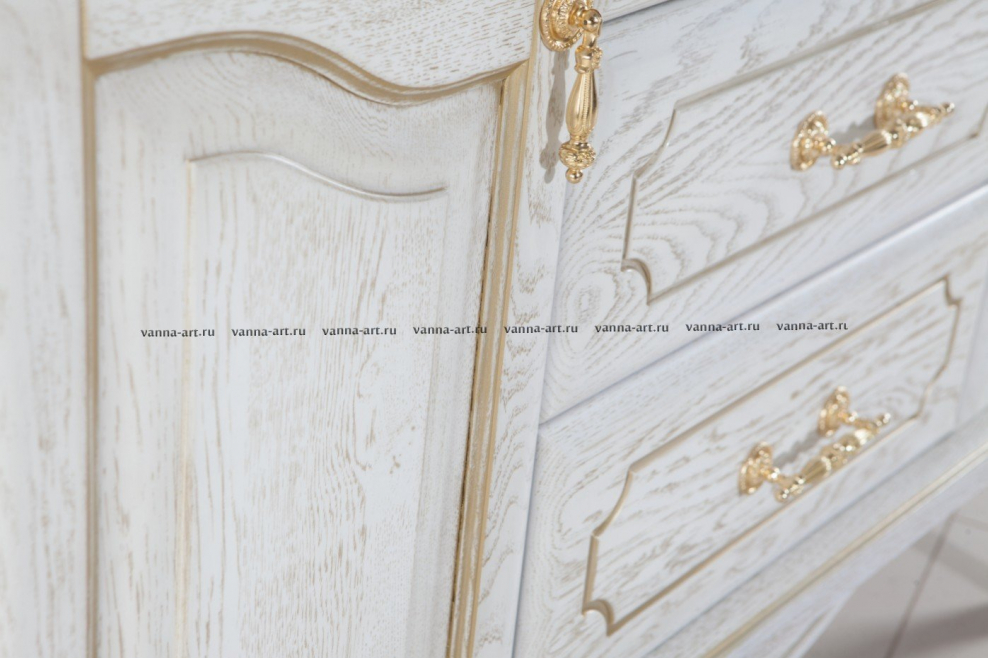 Кухня Летиция с золотой патиной