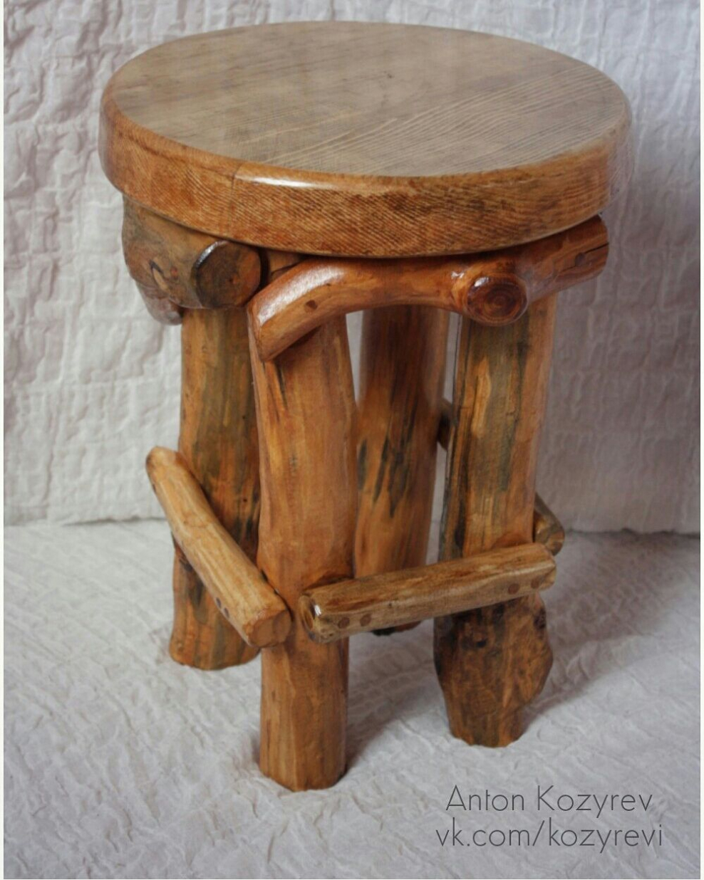 Эксклюзивные табуретки из дерева