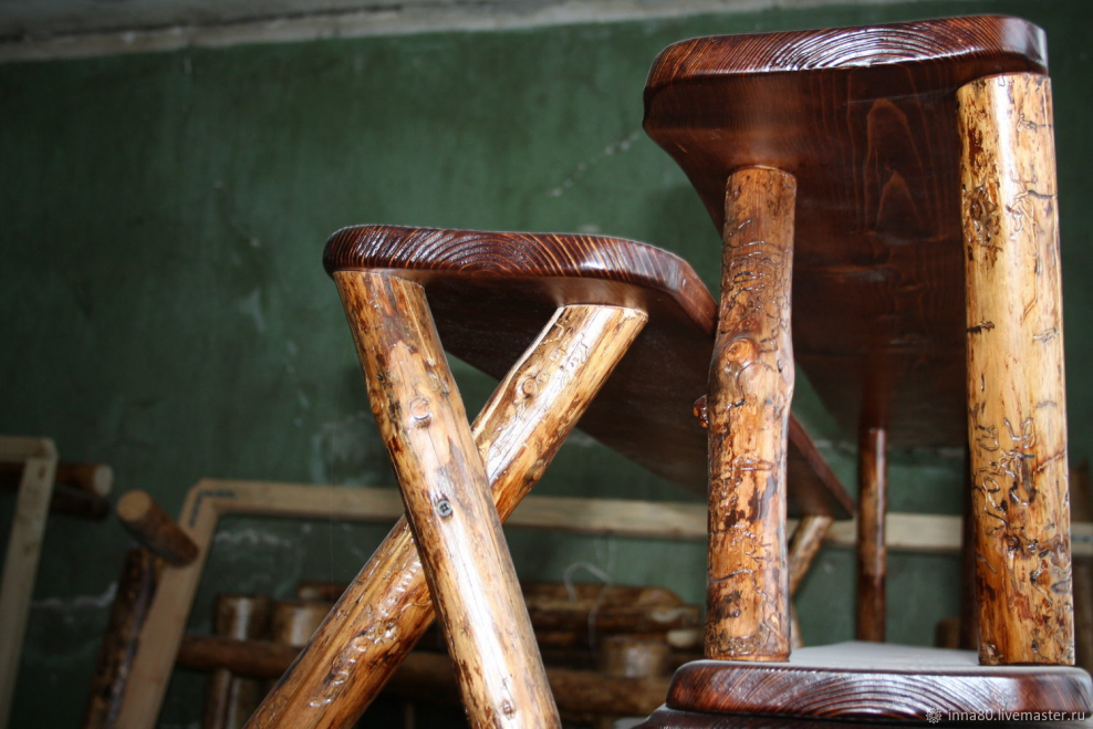 Деревянный столик