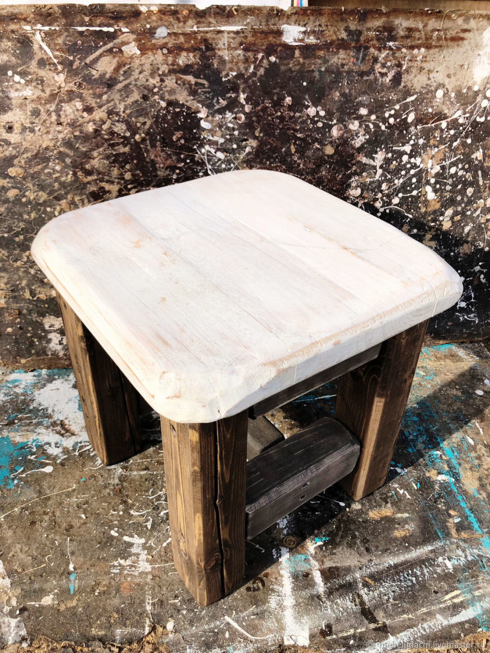 Мини-табурет деревянный