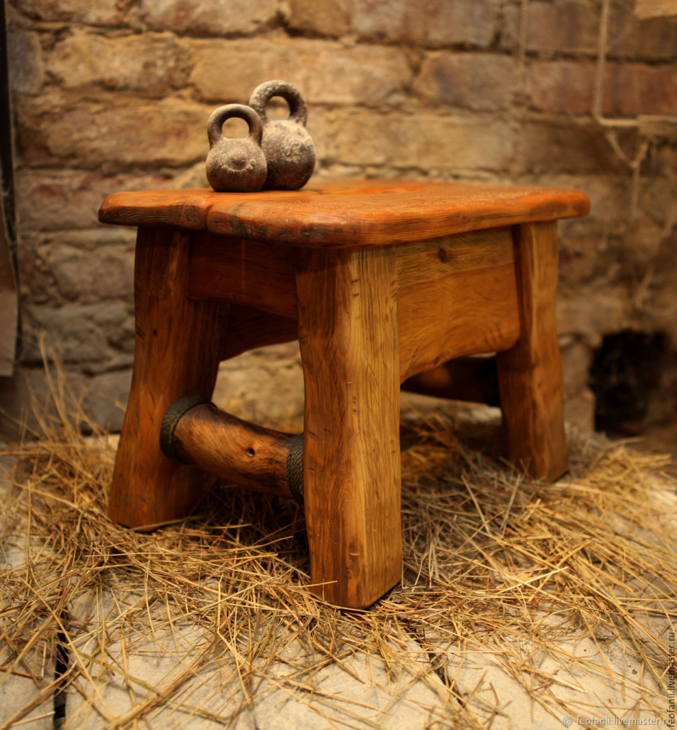 Рустикальный табурет
