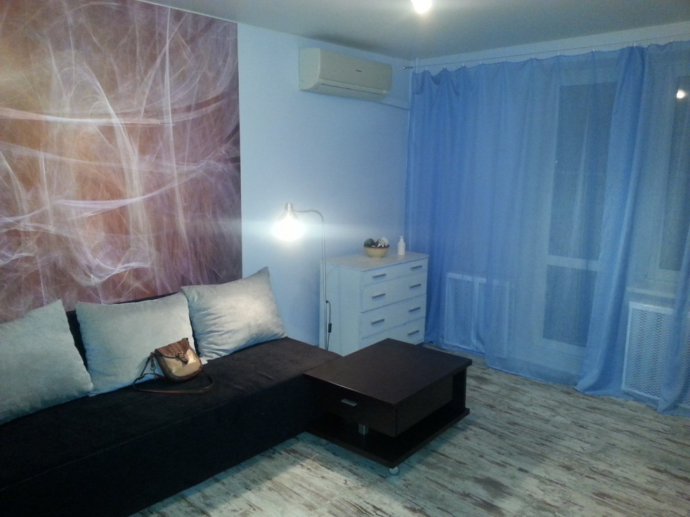 Комната после ремонта с мебелью