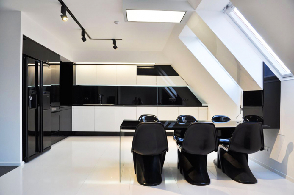 Черно белый интерьер дома