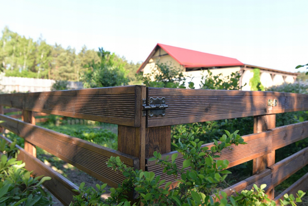 Деревянный забор