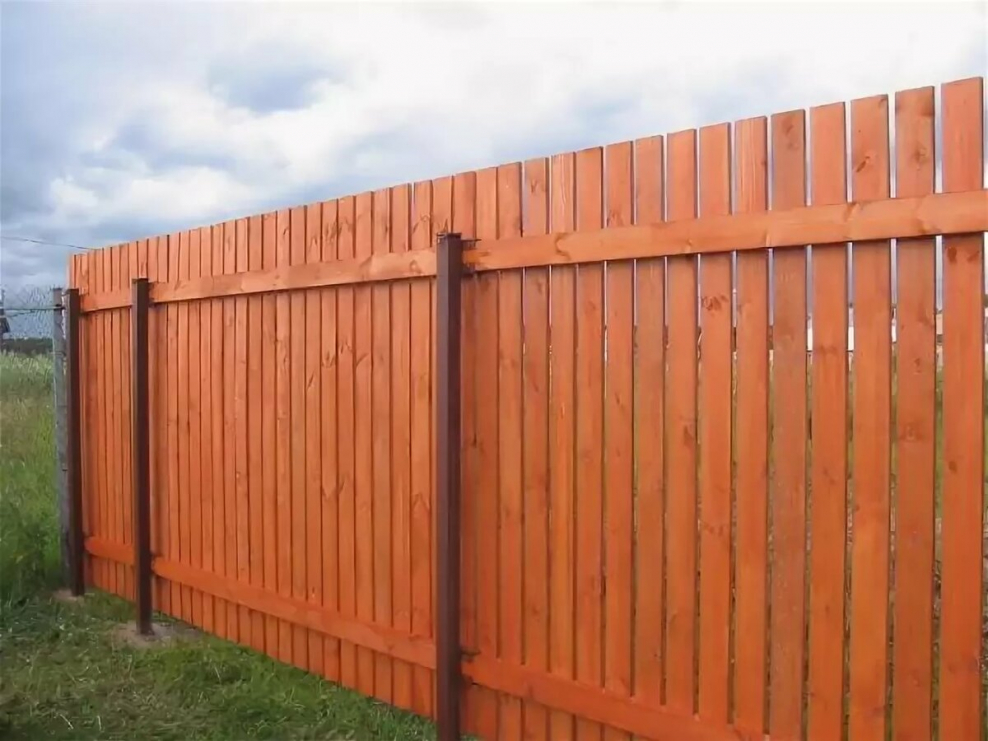 Забор из штакетника деревянного