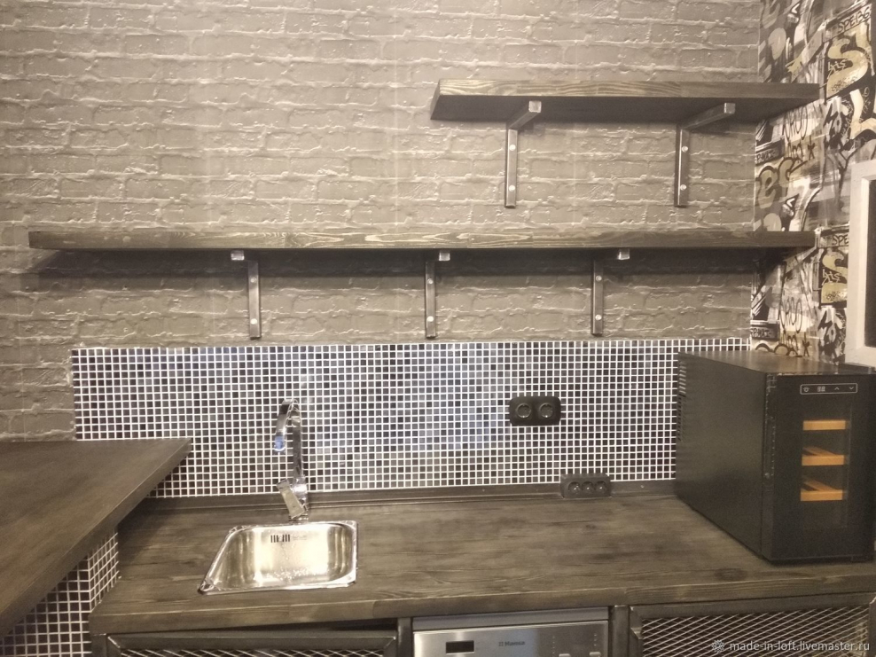 Кухня из металла и дерева