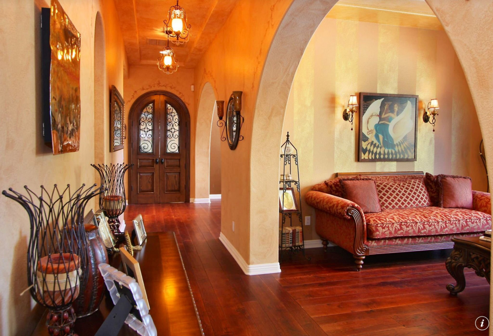 Красивая арка в прихожей