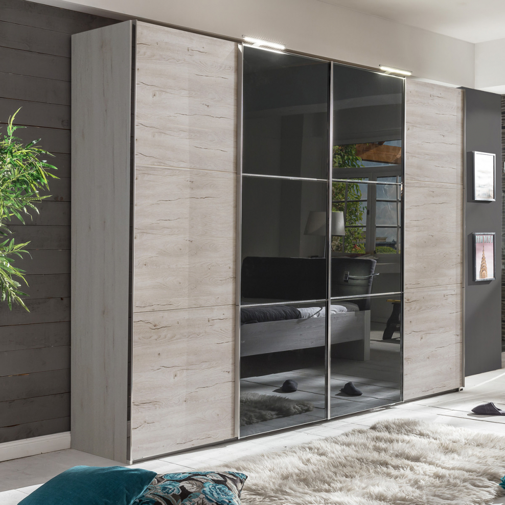 Встроенные шкафы с распашными дверями