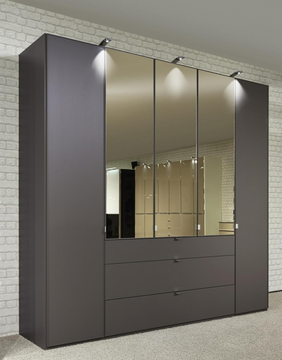 Шкафы из ЛДСП Egger распашные