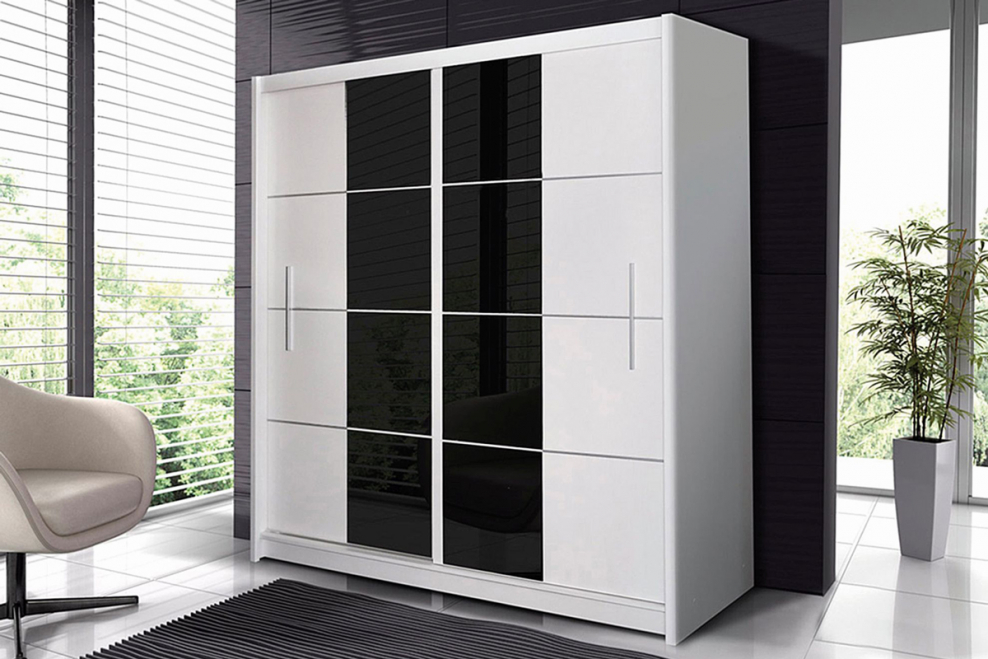 Книжный шкаф с зеркальными дверцами