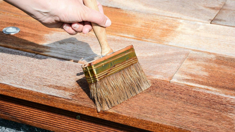 Покрытие дерева маслом