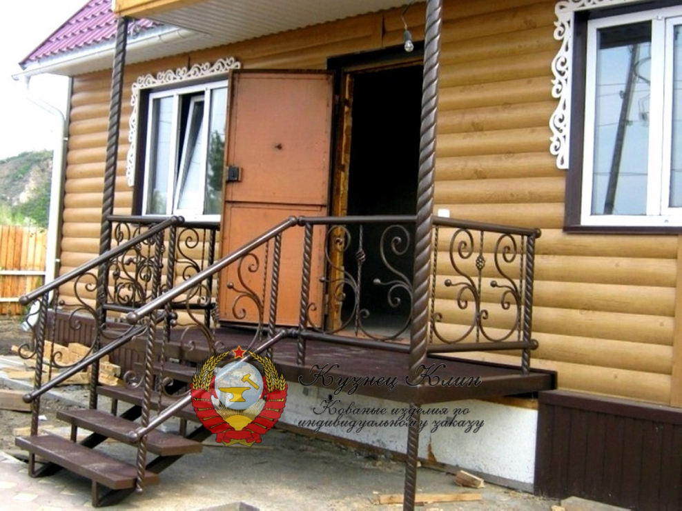 Крыльцо для частного дома из металла