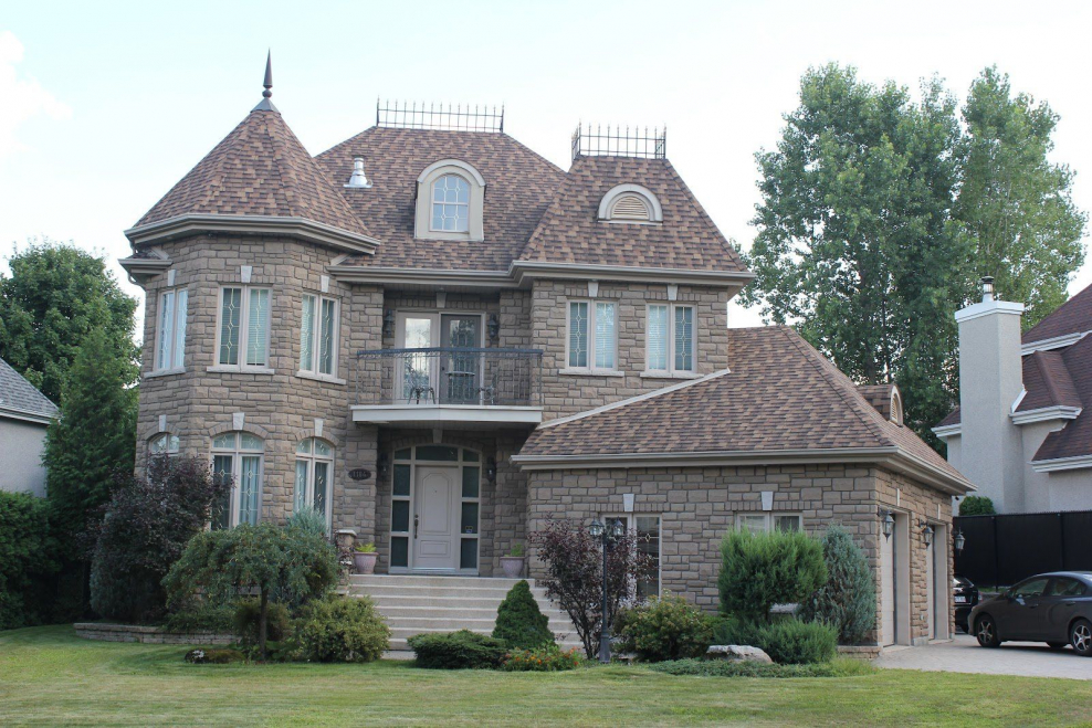 Особняк в Англии кирпичный с башней