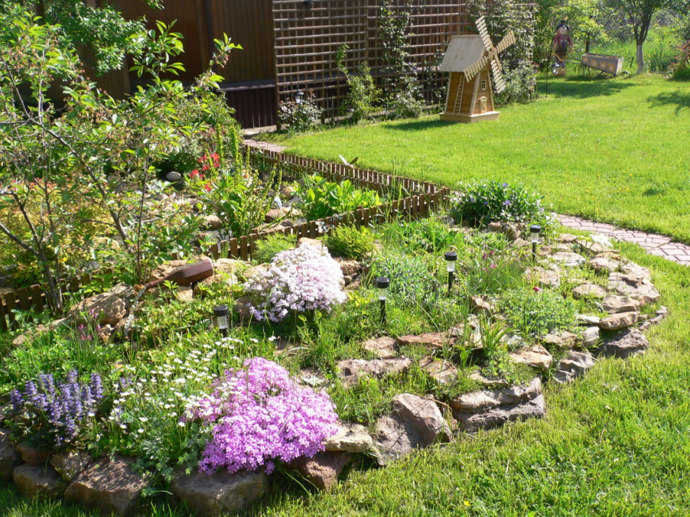 Альпийская горка на даче