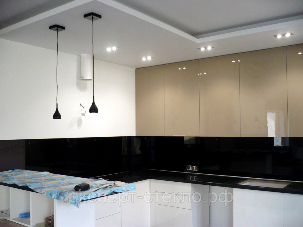 Стеклянные кухонные фартуки