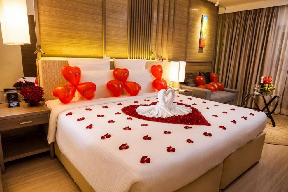 Украшение номера для новобрачных