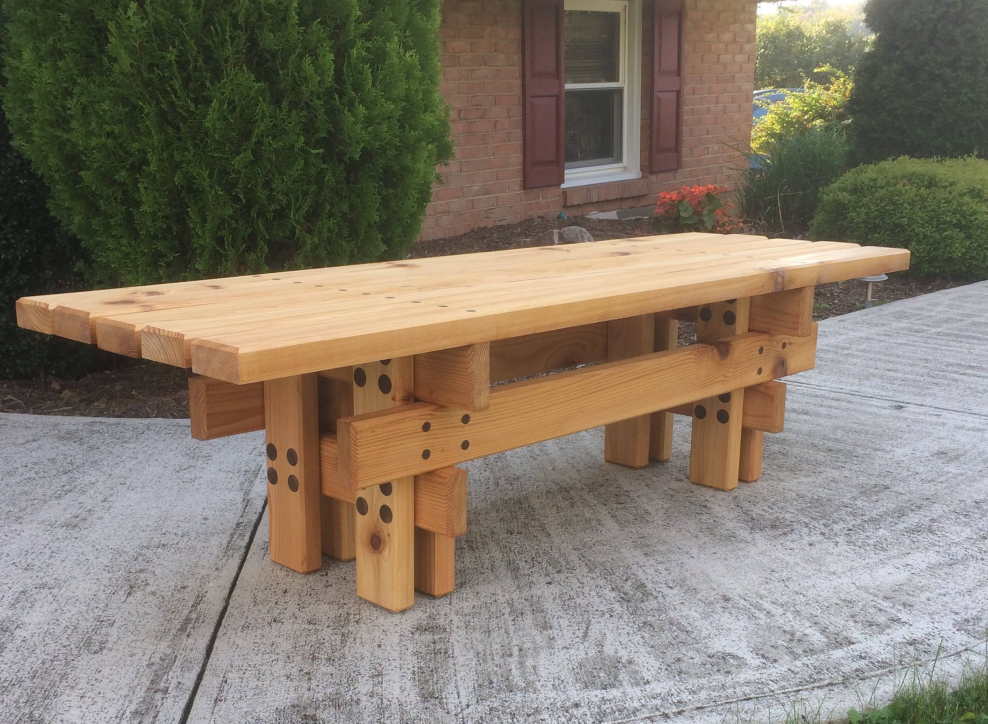 Деревянная лавочка в японском стиле