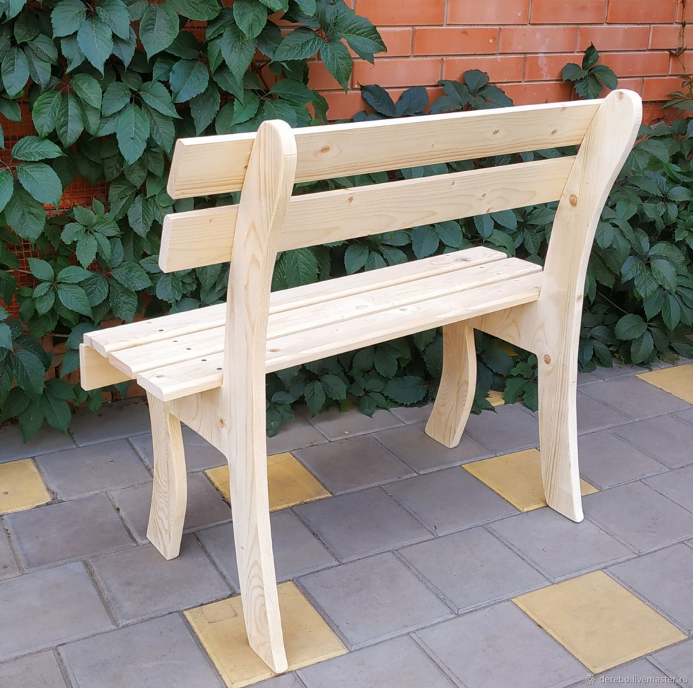 Скамейка в саду