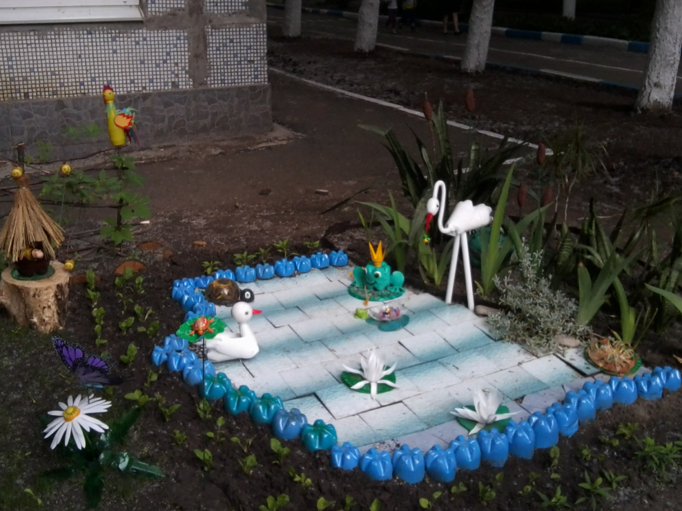 Поделка во двор детского сада