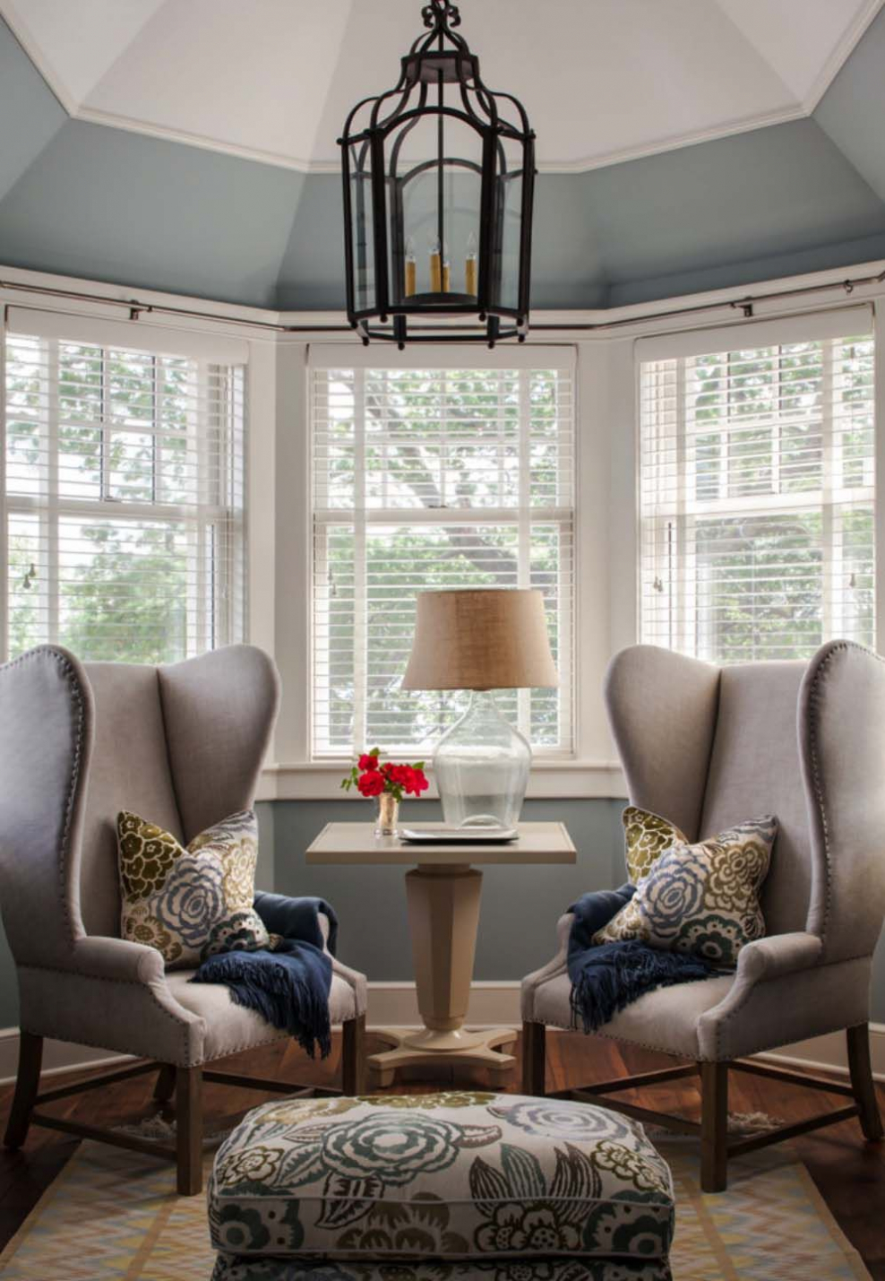 Спальня гостиная с эркером