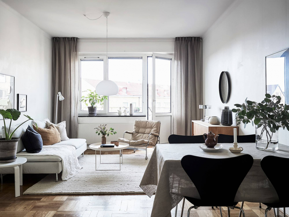 Гостиная с эркером в скандинавском стиле