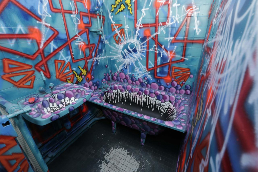 Граффити в ванной