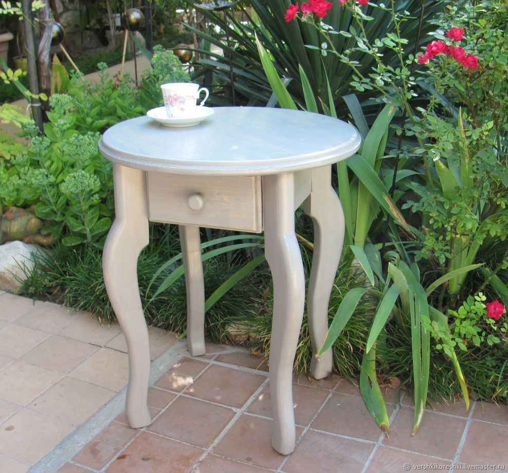 Круглый столик в стиле Прованс