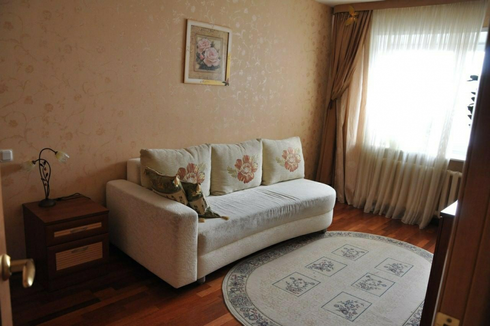 Интерьер в маленькой комнате гостиной