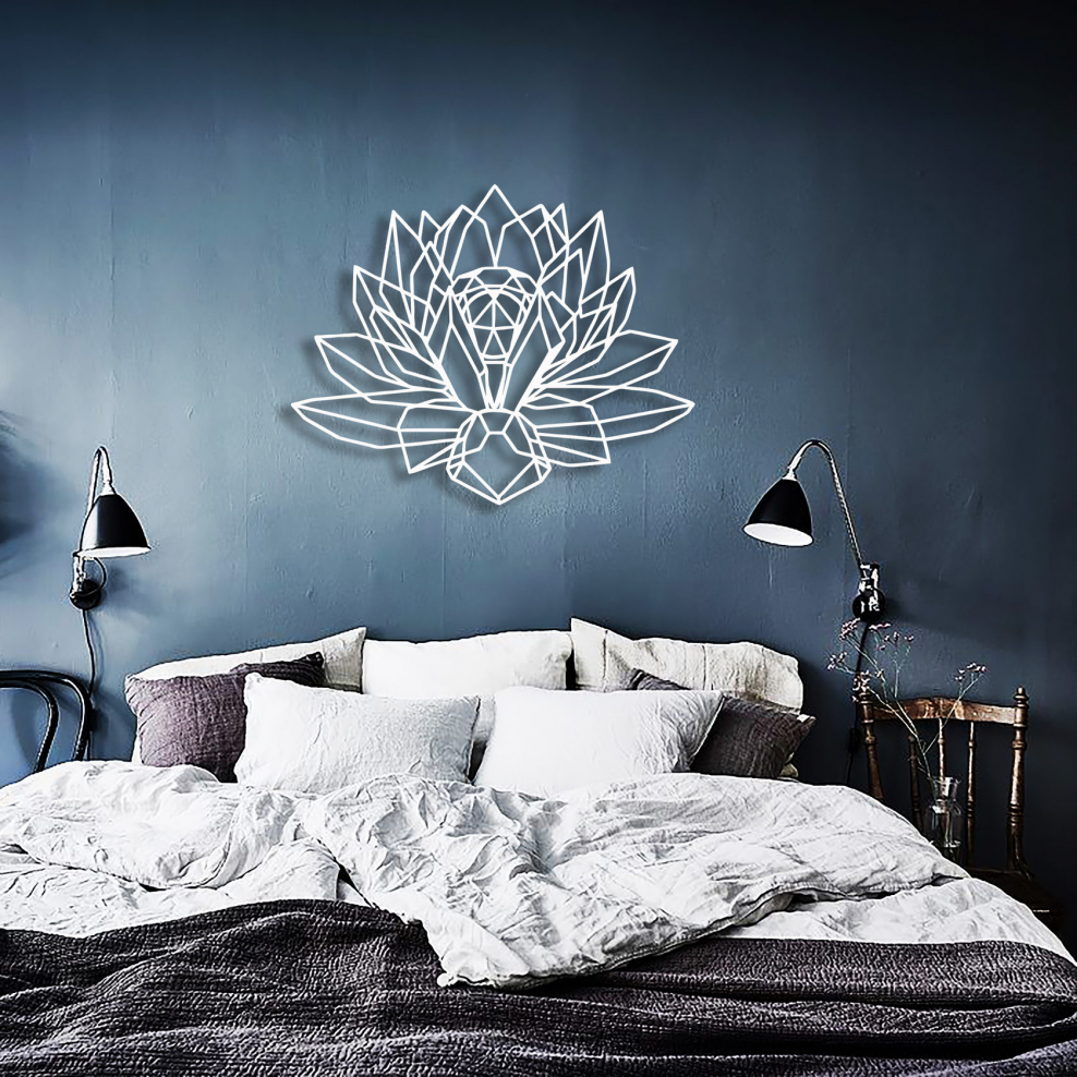 Металлическая декорация на стену